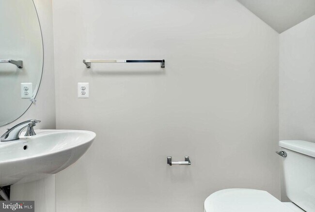 Photo - 43740 Transit Sq