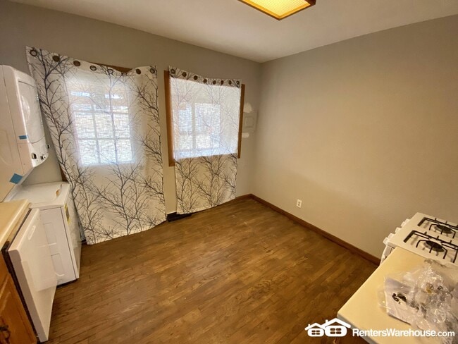 Photo - 1263 Ames St
