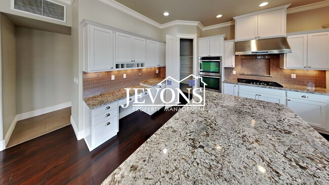 Photo - $1,000 Rent Credit - Spacious home with fully equipped kitchen, private backyard, 3-car garage, a...