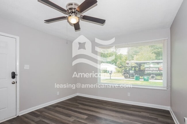 Photo - 715 Schroder Ave NE