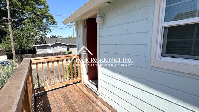 Photo - Charming 2bd/1ba House near UCD Med Center