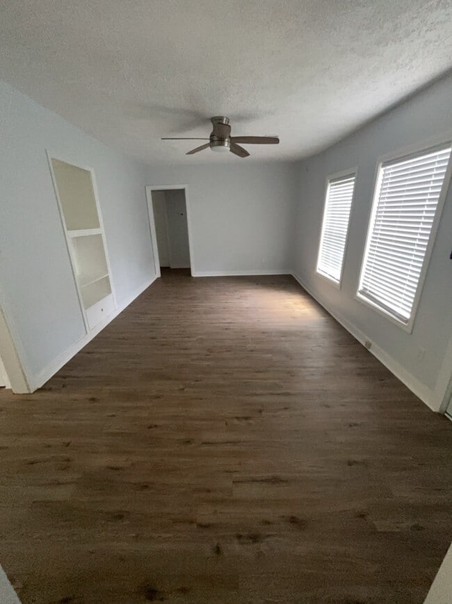 Photo - 805 Dorgan St