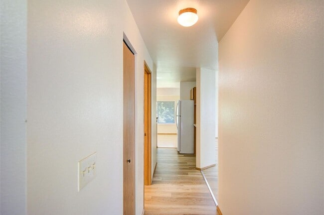 Photo - For Lease Edmonds - 900 Sq. Ft Two bed-One/Bath Duplex