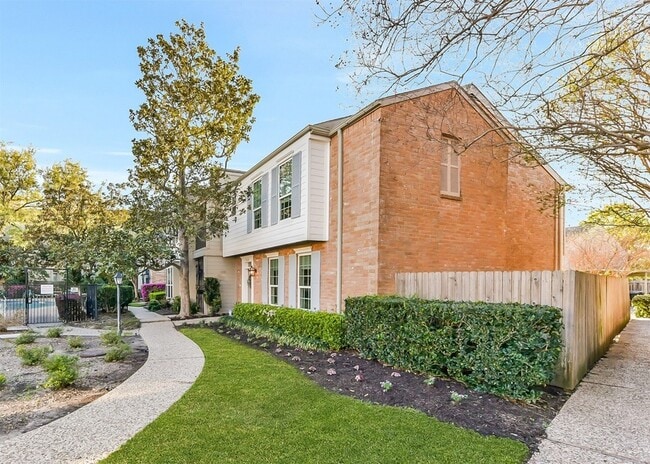 Building Photo - 7505 Brompton St Unit 7505