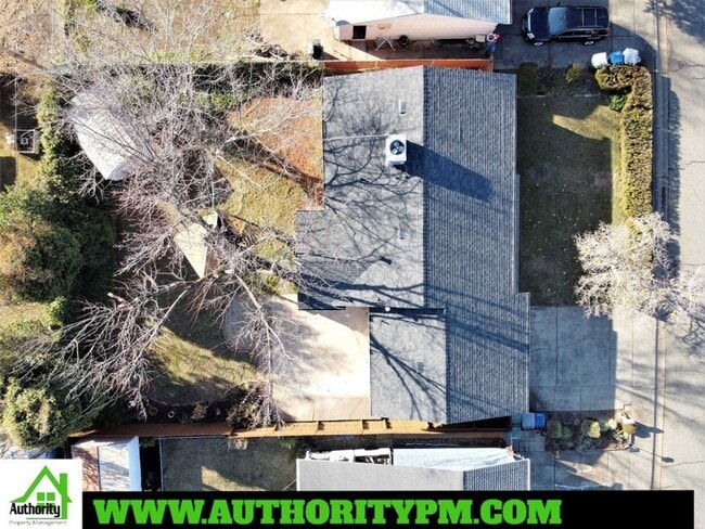 Photo - 2129 Comet St