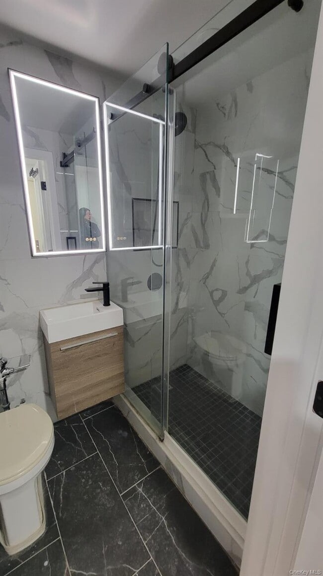 Photo - 60-24 Wetherole St Unidad 1