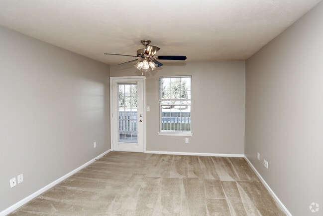 Living Room - Hamilton Station Apartments