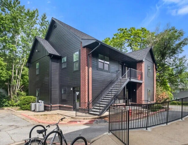 Building Photo - 1137 N Leverett Ave Unit 102