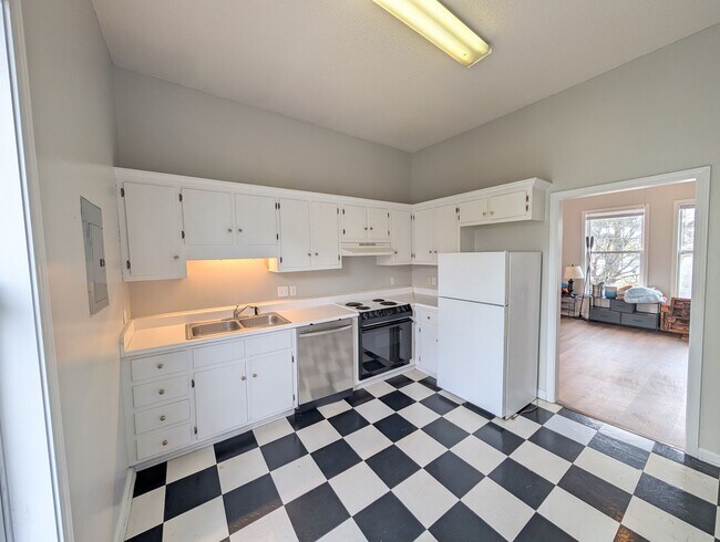 Photo - Remodeled! Walkable! 2 bedroom/1 bath Unit 520-B