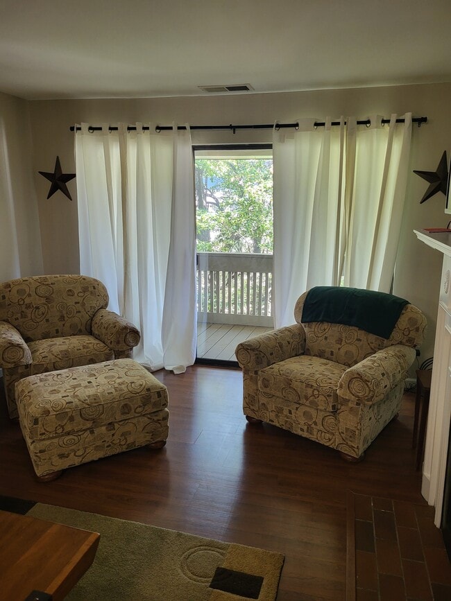 Photo - 950 E Rue de la Banque St Unit 310