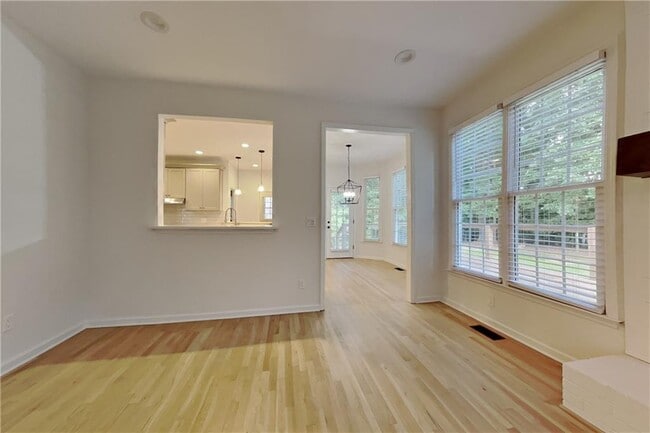 1025 Russell Point