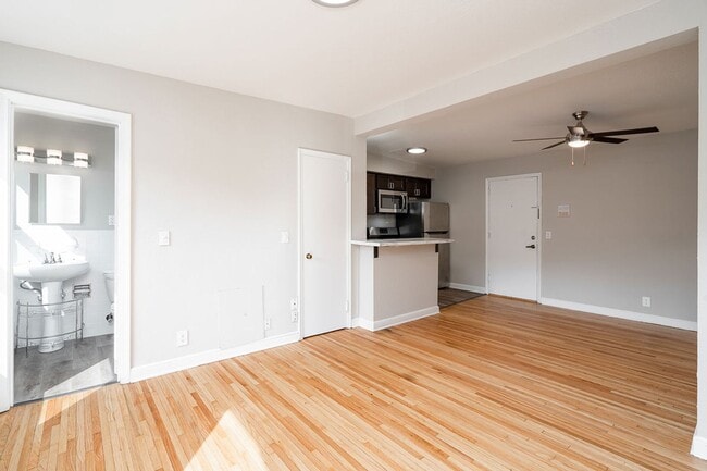 225–233 Oak Grove – Oak Grove Downtown