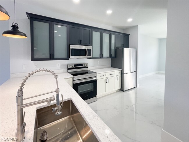 Building Photo - 517 Johns Ave