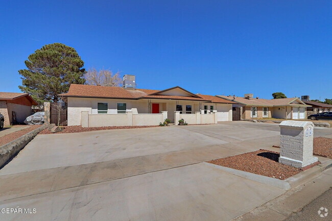 Building Photo - 11025 Tom Weiskopf Dr Rental