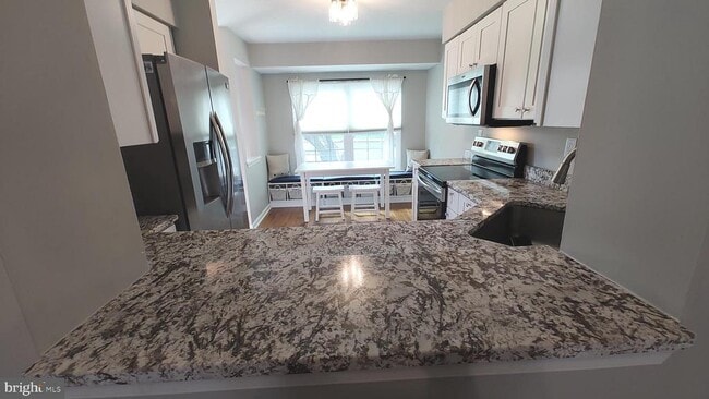 Photo - 442 Darby Ln