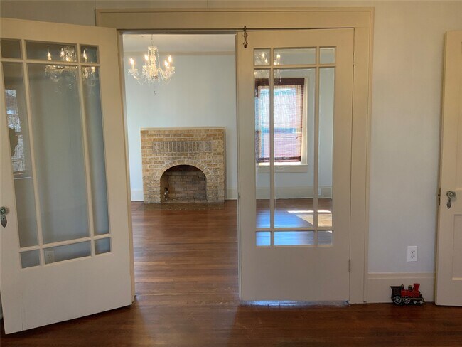 Photo - 404 W Main St