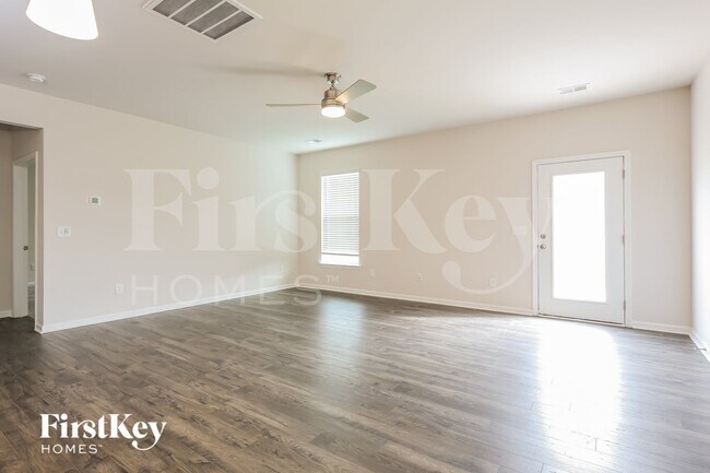 Photo - 208 Stonefence Dr