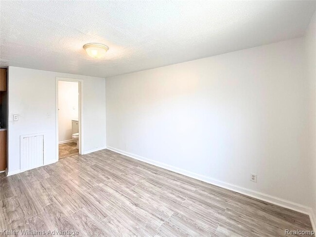 Photo - 29222 Grand River Ave Unit 3