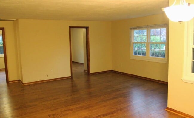 Photo - 106 Elmwood Dr