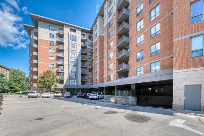 Stunning 1 BR/1 BA Condo in Forest Hills! - Stunning 1 BR/1 BA Condo in Forest Hills!