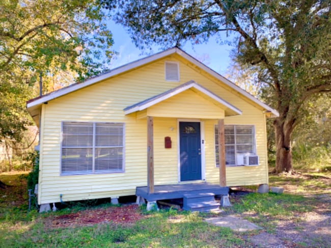 Photo - 722 N Ave D House