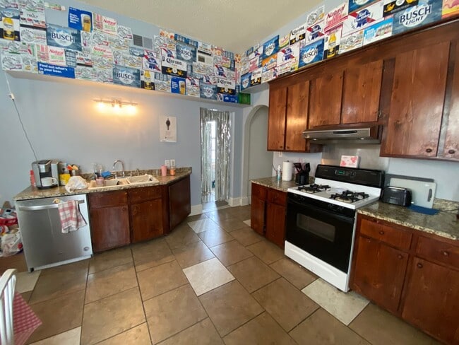 Photo - 1263 W Cary St Apartment