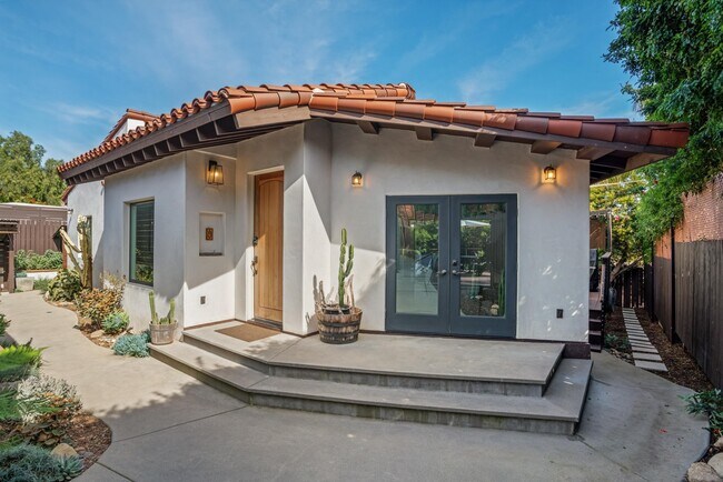 Photo - 1835 MacKinnon Ave House