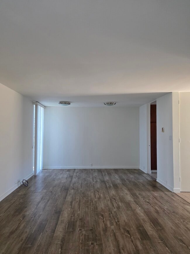 Photo - 1145 Yale St Unidad Fourteen