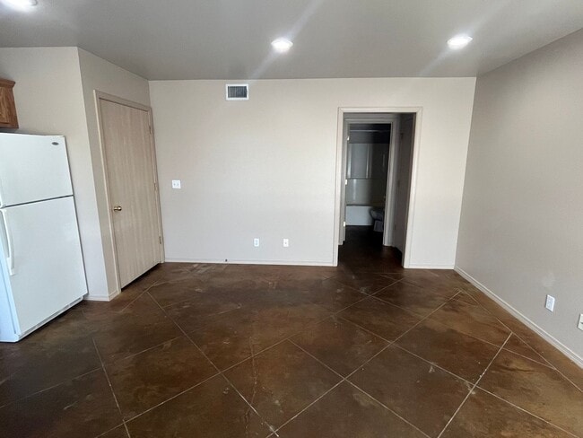 Photo - 1123 E 13th St Unit B