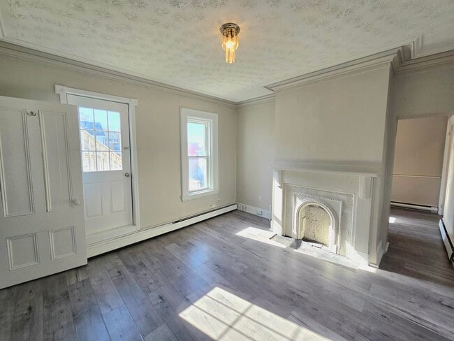 Building Photo - 101-101 Elliott Row Unit 4