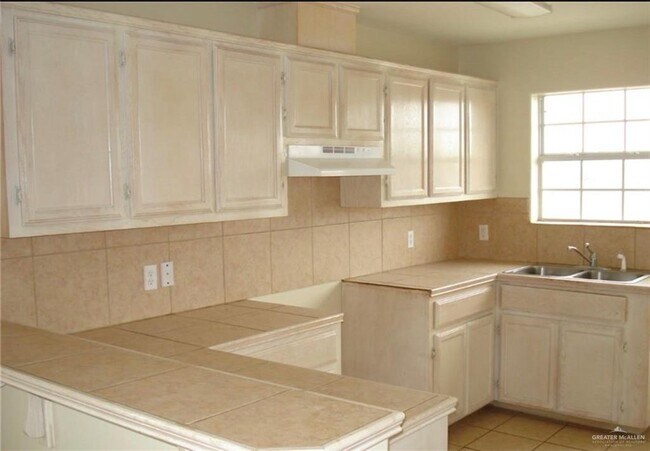 Photo - 9 W Sherryl Ave