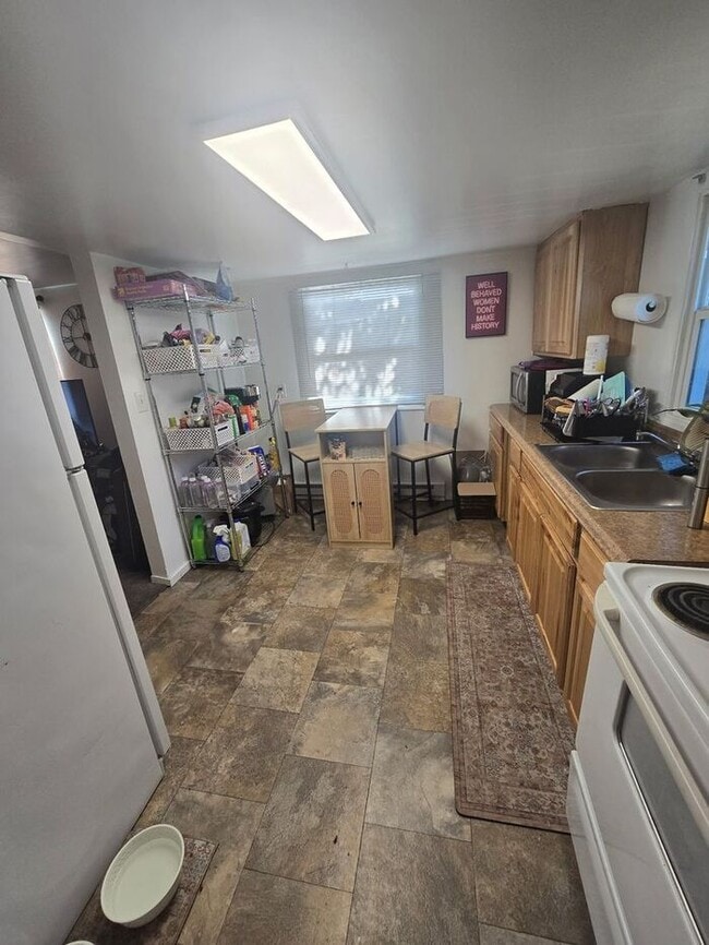 Photo - South Tacoma 1bdr w/ separte drive & huge fenced yard