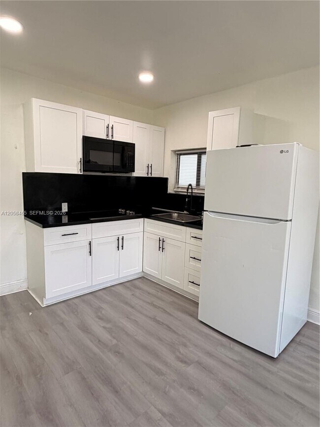 Photo - 3115 SW 18th St Unit 3117