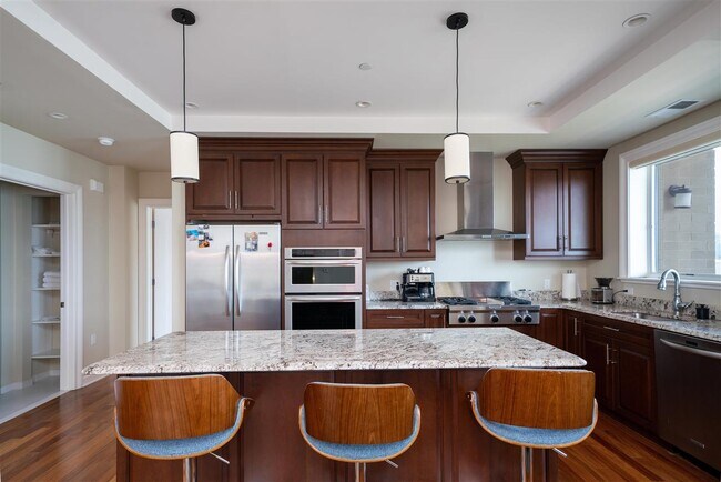 Photo - 250 Henley Pl Unidad 301