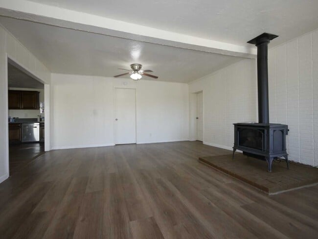 Photo - 8267 Old School Way