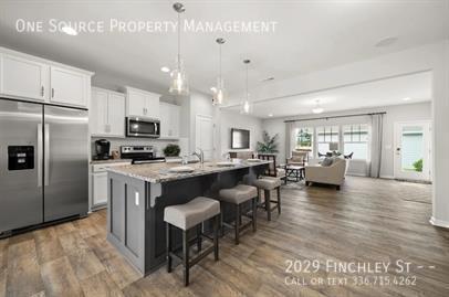 Photo - 2029 Finchley St