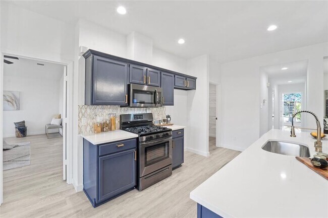 Photo - 2537 Vernell Way