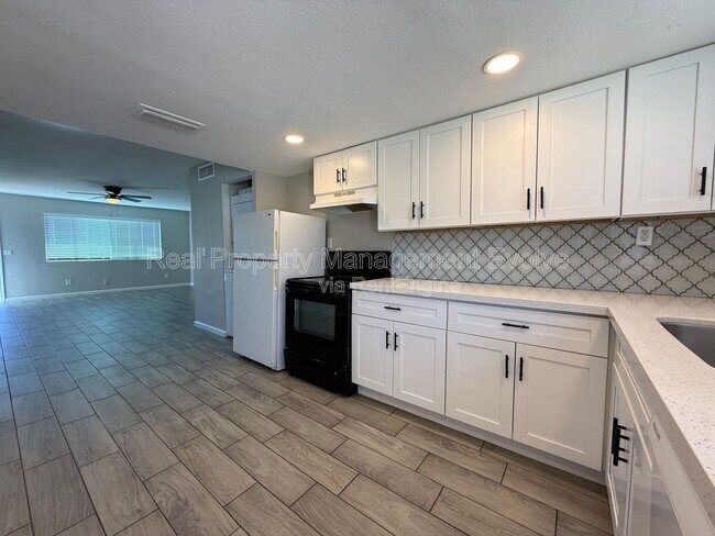 Photo - 3302 W Loma Ln Unit 3