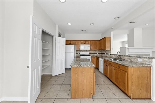 4702 Sebastopol Dr