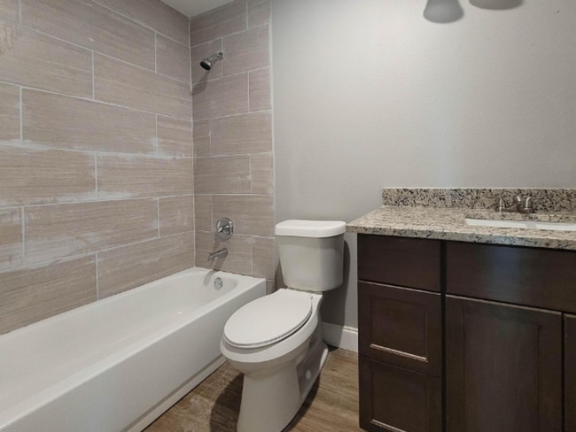 Photo - 1702 Clark St