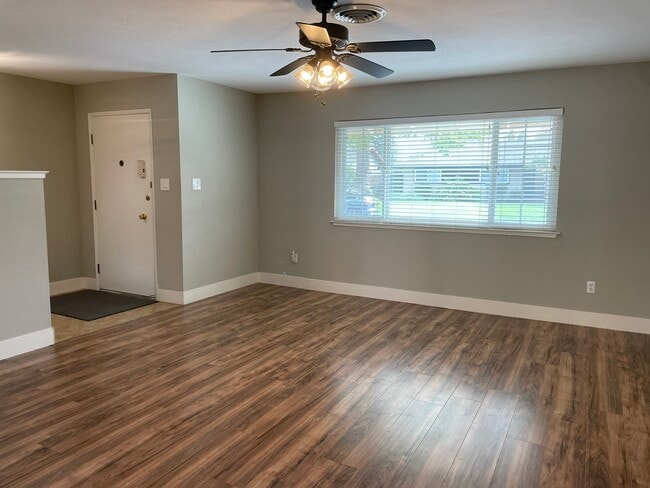 Photo - 8909 Dontree Way