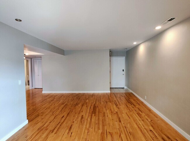 Photo - Beautiful 2 Bd 2 Bath Condo in Murray