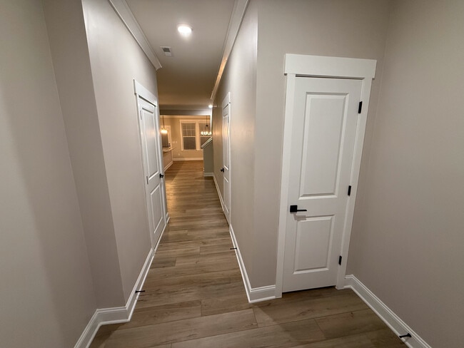 Photo - 147 Hyacinth Ln