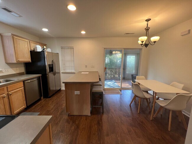 Photo - 2 Bedroom 2.5 Bath Furnished Townhome in Beresford Commons