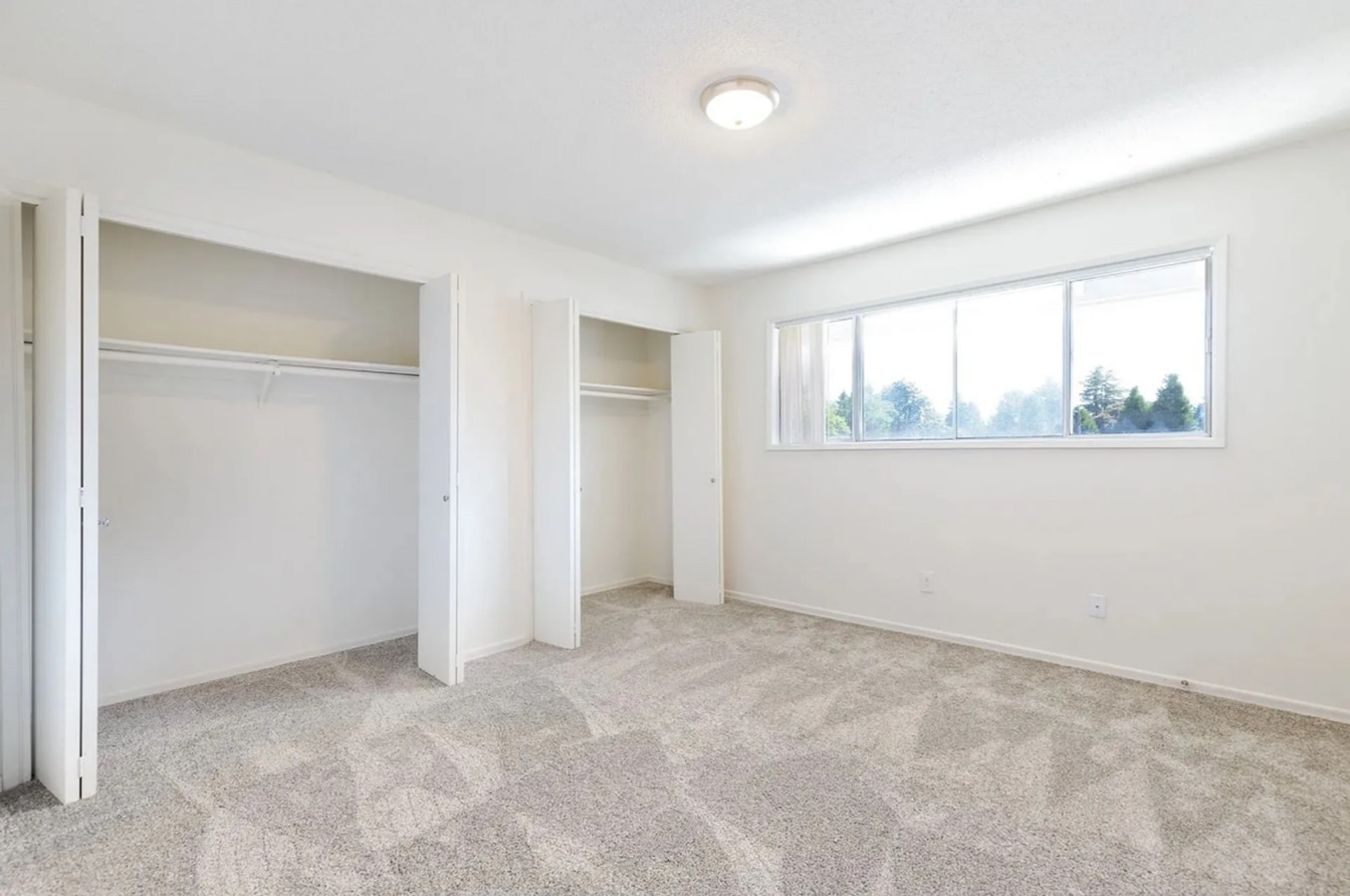 Photo - Cozy 2 bedroom, 1 bathroom apartment near Downtown Milwaukie Unidad 9717