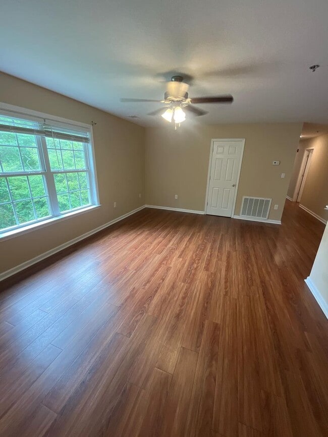 Photo - 3 Bed 2 Bath Apartment