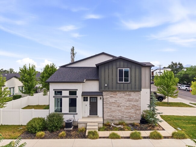 Building Photo - 7084 S 300 E