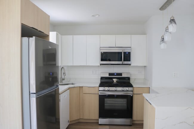 Photo - 22407 Strassburg Ave