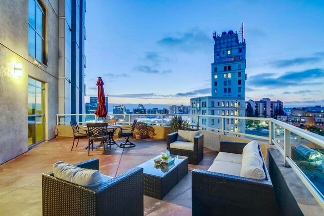 Building Photo - 801 Ash St Unit 802