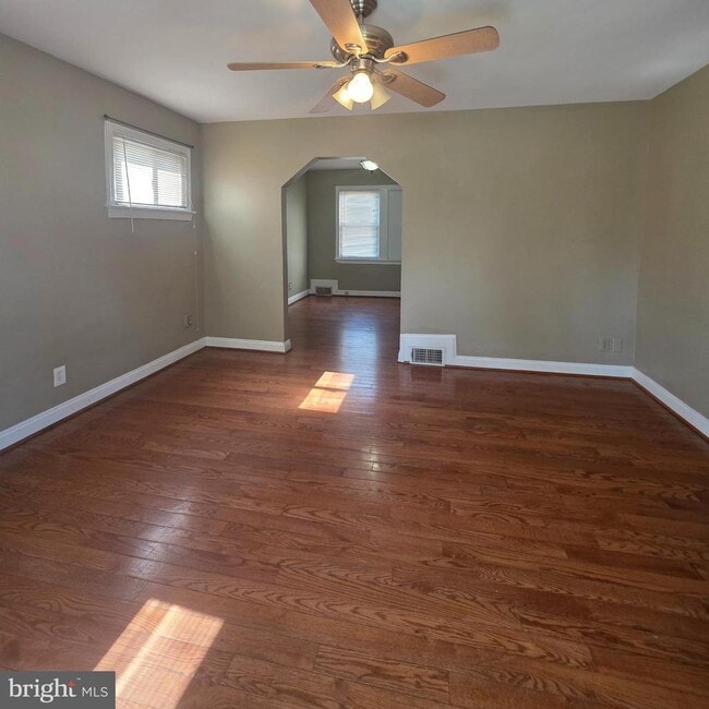 Photo - 5305 Central Ave SE